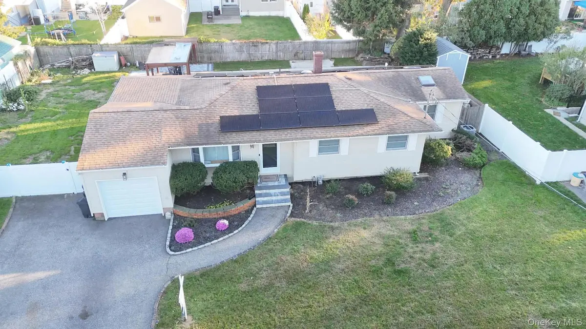 24 Rodney AVE, Islip Terrace, NY 11752