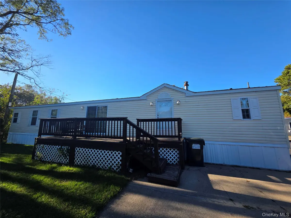 37 Hubbard AVE #12, Riverhead, NY 11901