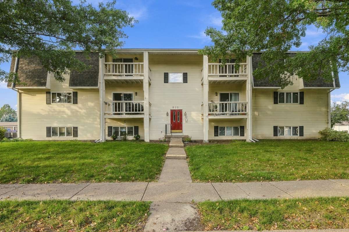 800 E IOWA ST #2A, Eldridge, IA 52748
