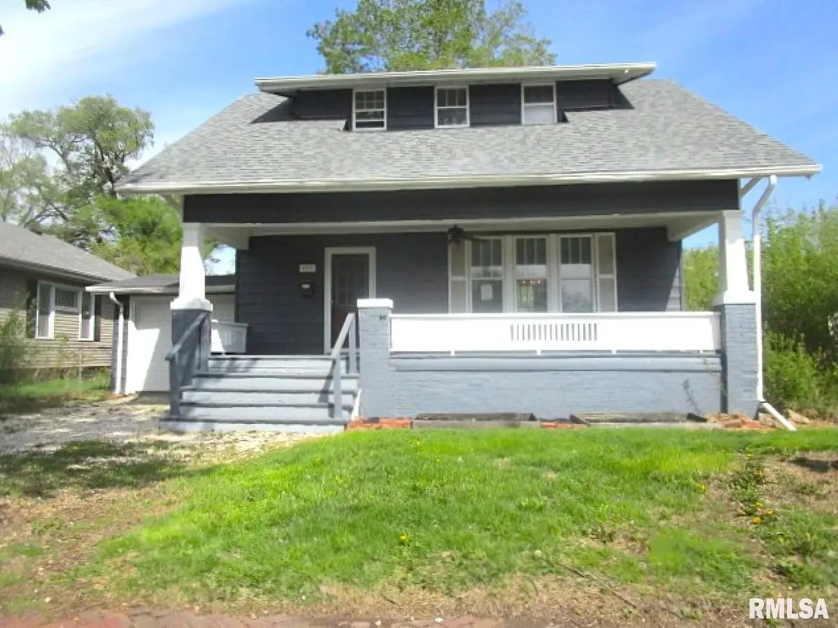 609 N 1ST AVE, Canton, IL 61520