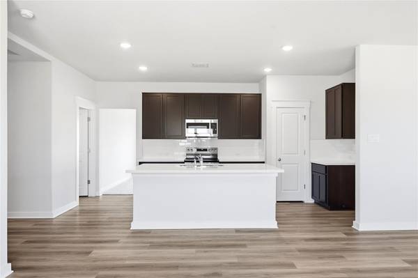 709 Red Wolf DR, Jarrell, TX 76537