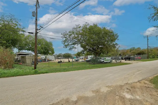 2405 Gardenia DR, Austin, TX 78727