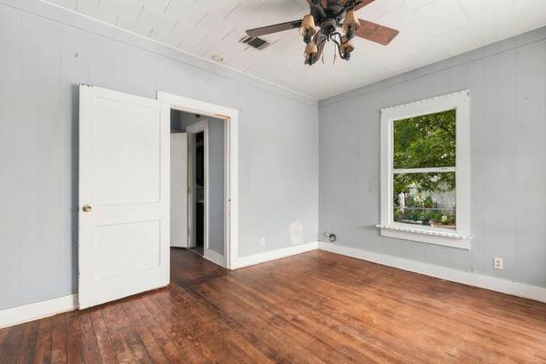 508 Sloan ST, Taylor, TX 76574