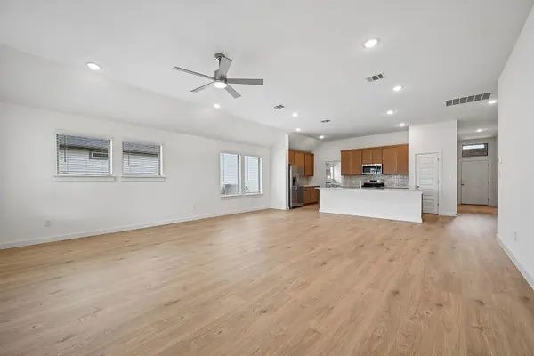112 Melrose ST, Hutto, TX 78634