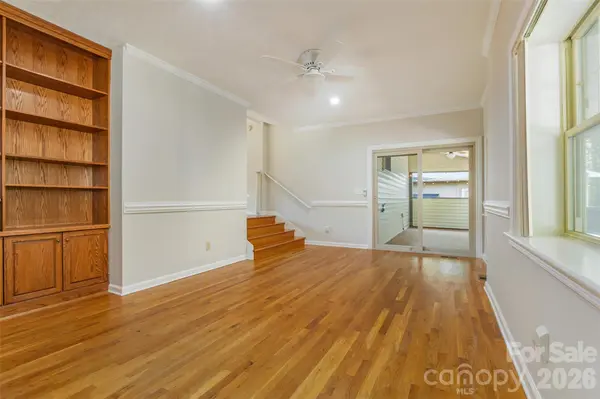 442 Armstrong AVE, Hendersonville, NC 28739