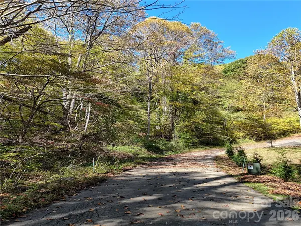 205 Turn-A-Bout CT, Waynesville, NC 28785