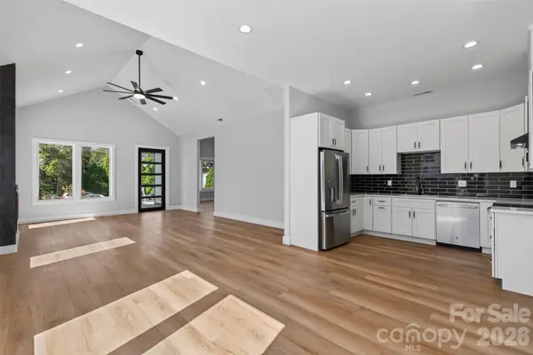 305 Chadwick AVE, Hendersonville, NC 28792