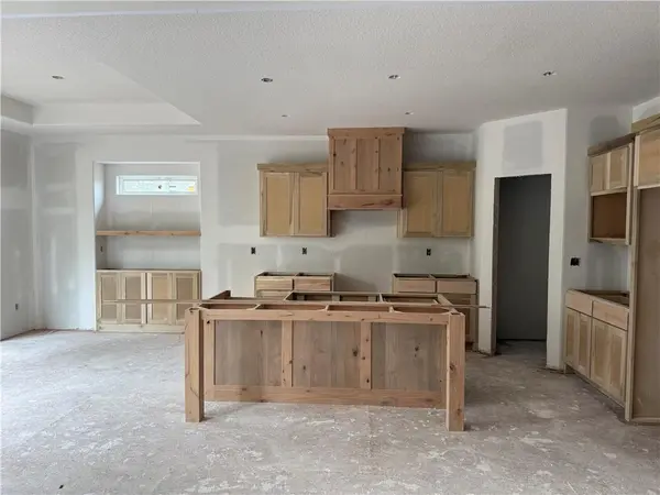 521 Arbor LN, Liberty, MO 64068