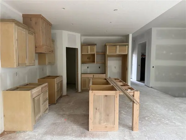 521 Arbor LN, Liberty, MO 64068