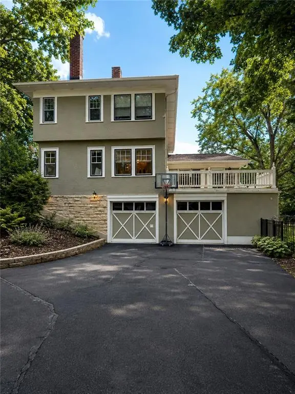 6039 OAK ST, Kansas City, MO 64113