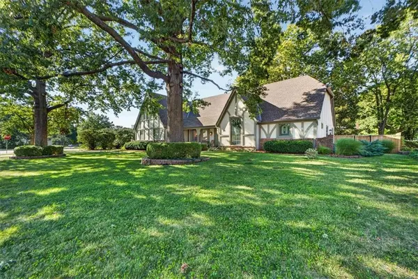3516 W 101st TER, Leawood, KS 66206