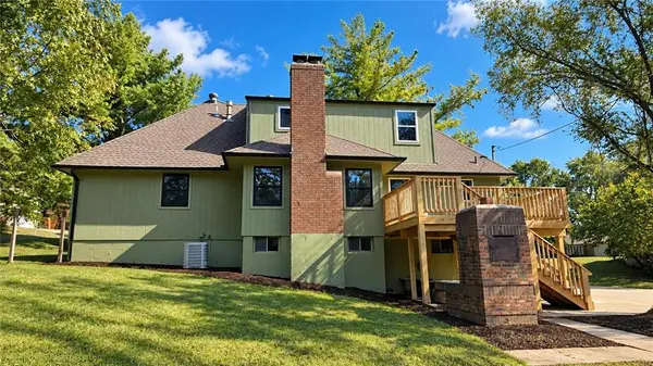 6916 Wildwood DR, Raytown, MO 64133