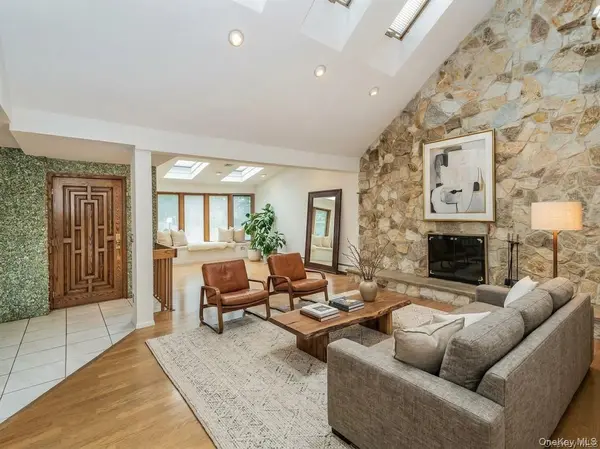 24 Downing AVE, Sea Cliff, NY 11579