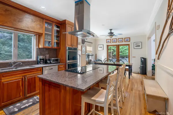 10 Harbor ST, East Hampton, NY 11937