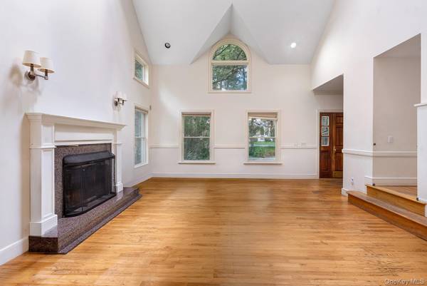 10 Harbor ST, East Hampton, NY 11937
