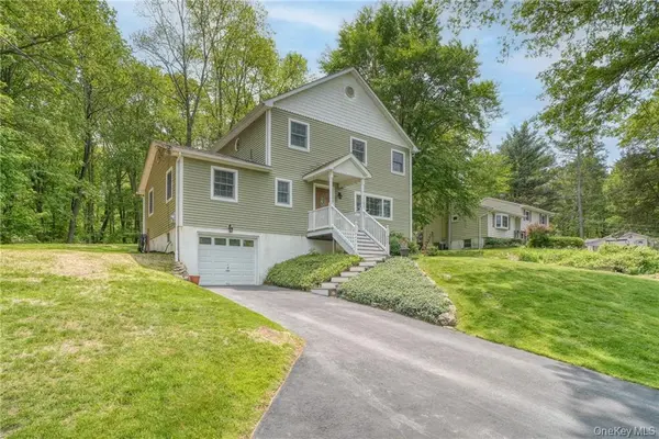 8 Roberts DR, Blooming Grove, NY 10950
