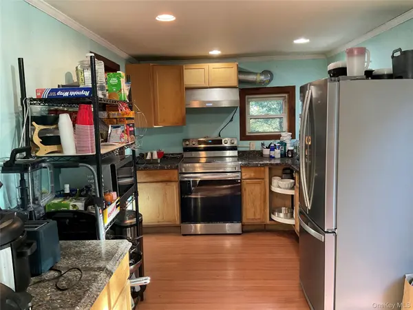 32 Crest DR, Mahopac, NY 10541