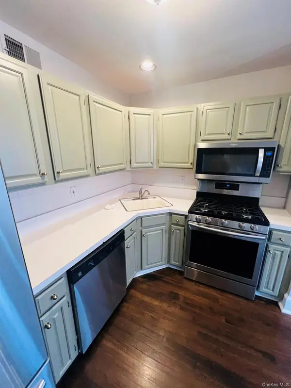 20-22 Broadlawn DR, Central Islip, NY 11722