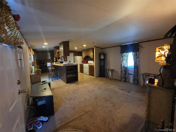 37 Hubbard AVE #12, Riverhead, NY 11901