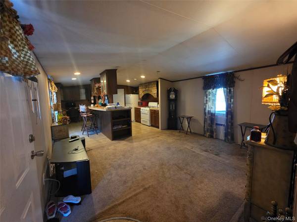37 Hubbard AVE #12, Riverhead, NY 11901