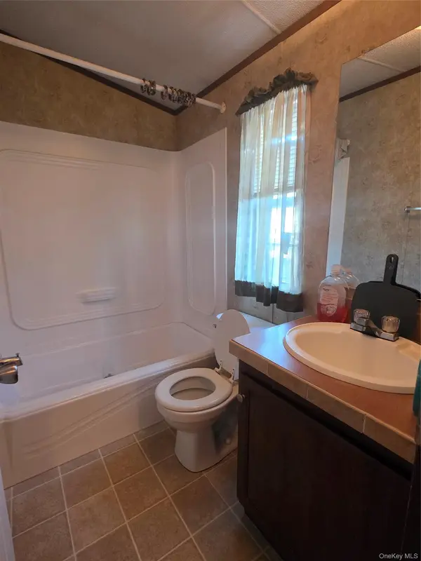 37 Hubbard AVE #12, Riverhead, NY 11901
