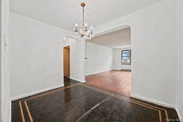 67-87 Booth ST #4C, Forest Hills, NY 11375