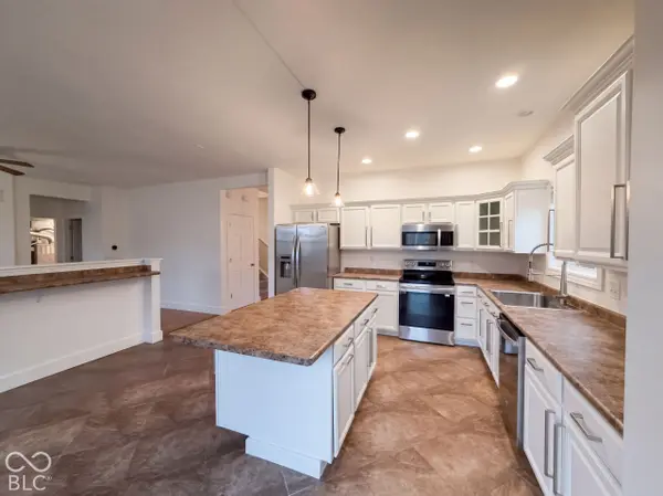 1103 Boxwood LN, Greenwood, IN 46143