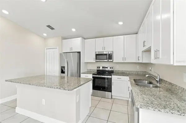 520 BRISTOL CIR, Kissimmee, FL 34758