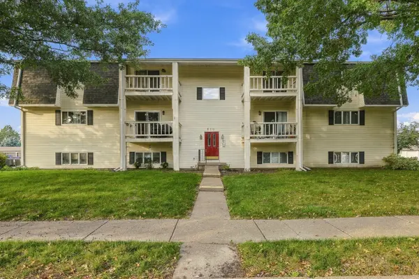 800 E IOWA ST #2A, Eldridge, IA 52748