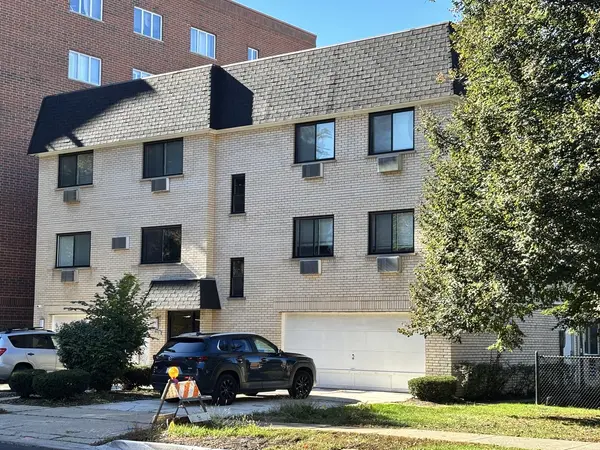 800 Graceland AVE #303, Des Plaines, IL 60016