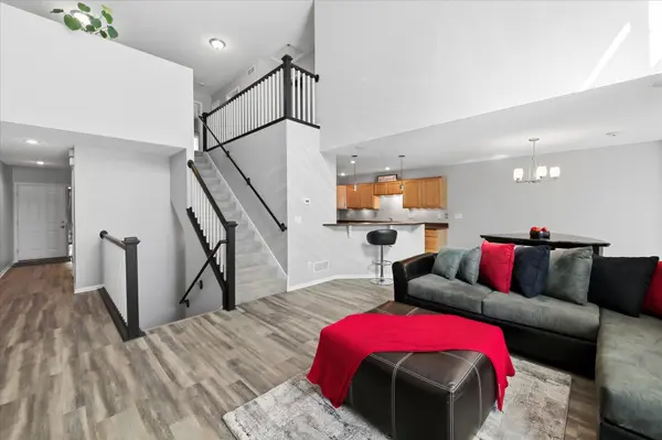 15225 Stonewood TER, Burnsville, MN 55306