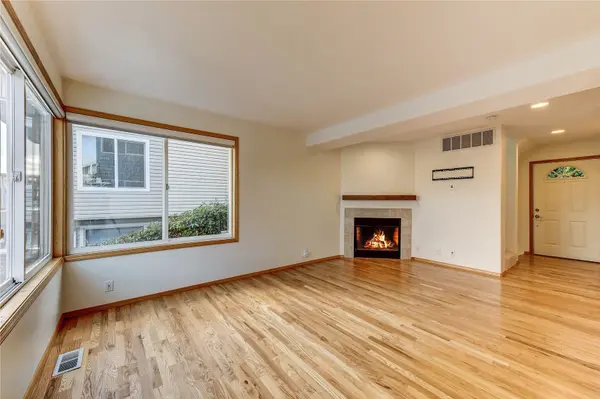 3652 Whitman AVE N, Seattle, WA 98103