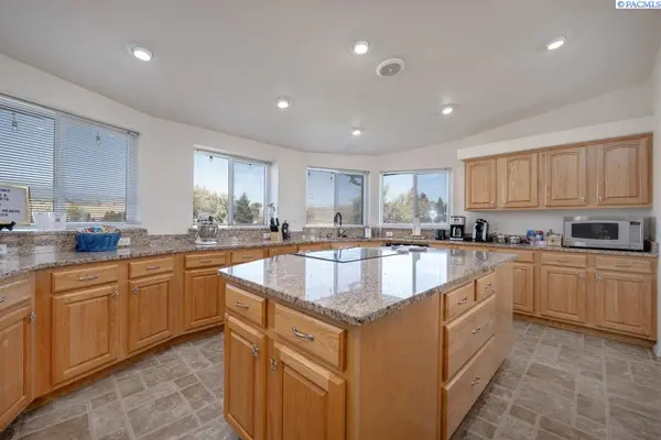10954 State Route 27, Palouse, WA 99161