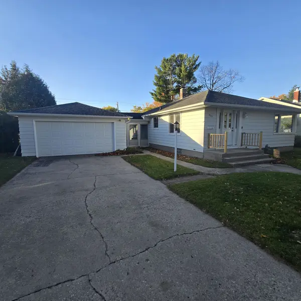 2609 18TH AVE, Menominee, MI 49858