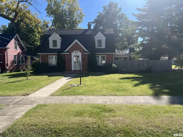 869 EDGEHILL Roads, Jacksonville, IL 62650