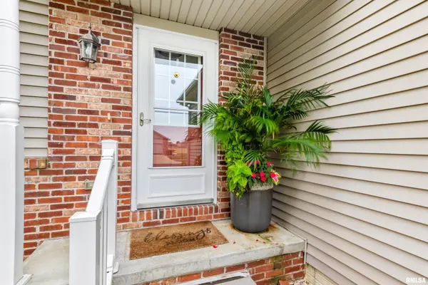 1402 CALVIN DR, Washington, IL 61571