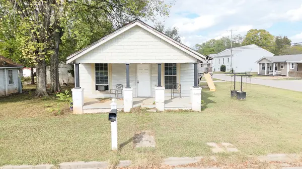 438 3rd St, Lawrenceburg, TN 38464