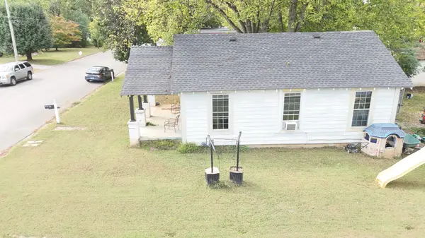 438 3rd St, Lawrenceburg, TN 38464