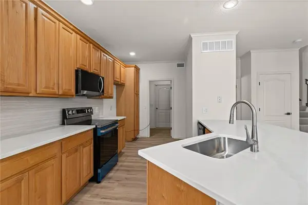 15926/15928 W 91st TER, Lenexa, KS 66219