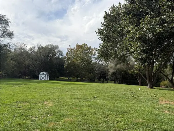 3050 Tonganoxie RD, Leavenworth, KS 66048
