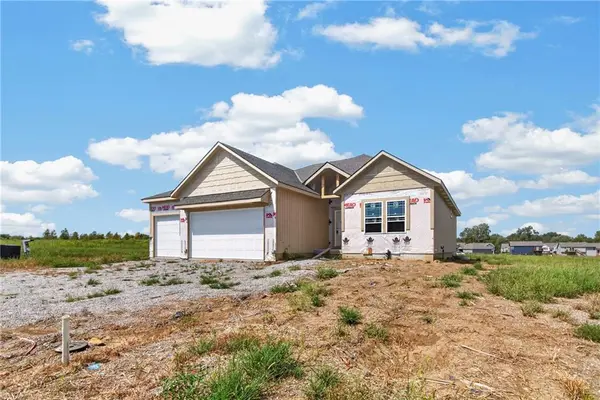 11110 E 209th ST, Peculiar, MO 64078
