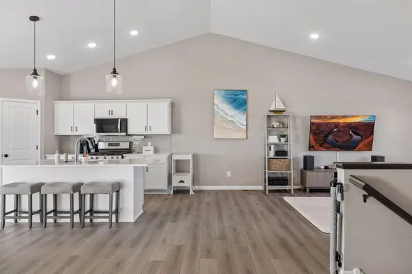 814 Fox River RD, Somerset, WI 54025