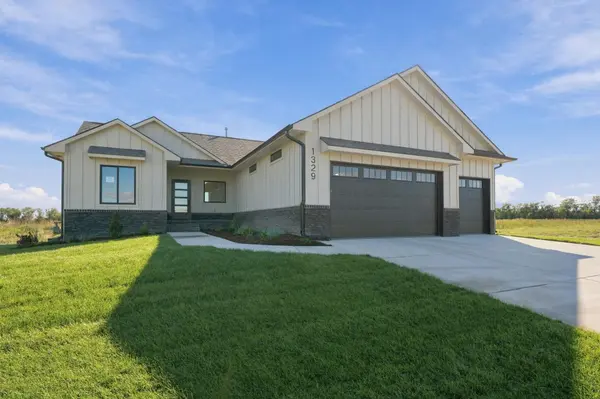 1329 W Greenvale St, Goddard, KS 67052