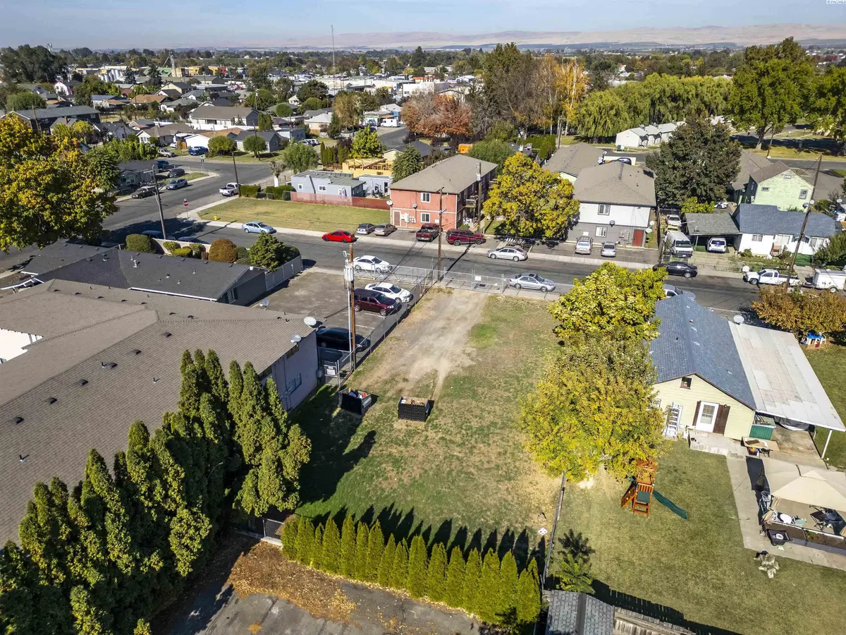 1311 E Gregory Ave, Sunnyside, WA 98944