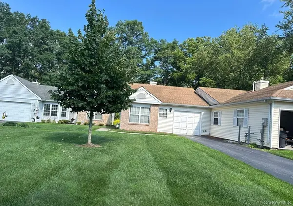 6 Chipmunk TRL, Coram, NY 11727