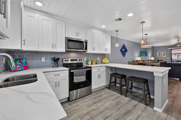 1634 STICKNEY POINT RD #34-202, Sarasota, FL 34231