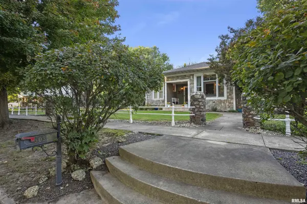 603 W 3RD ST, Delavan, IL 61734