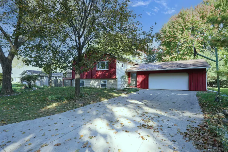333 PARKWOOD DR, Neenah, WI 54956