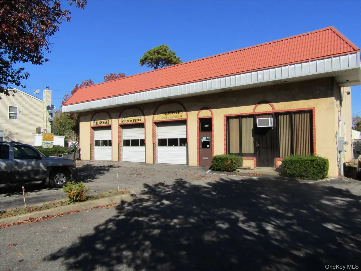 1215 Little East Neck RD, West Babylon, NY 11704