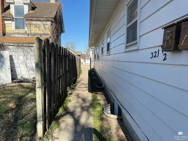 321 W 5th ST, Junction City, KS 66441